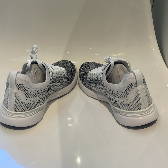 NIB APL ATHLETIC PROPULSION LABS TECHLOOM BREEZE SNEAKERS IN WHITE/BLACK . 6 - Picture 4 of 9
